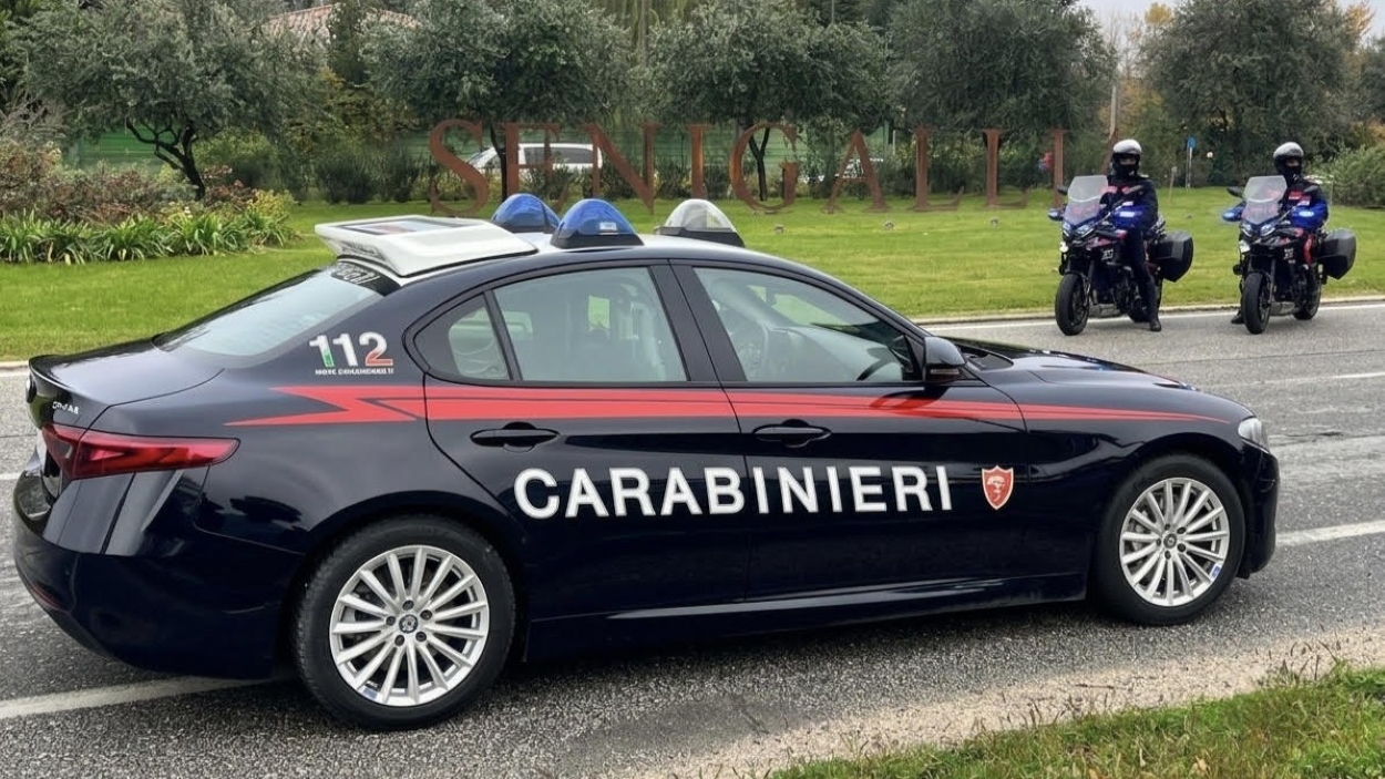 Le pattuglie dei carabinieri impegnate nei controlli stradali a Senigallia