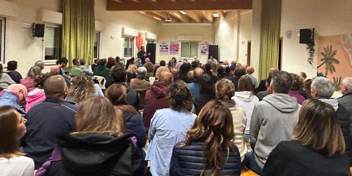 Affollato l'incontro del 7 ottobre 2025 all'oratorio parrocchiale alla Cesanella di Senigallia, dal titolo "Non esistono ragazzi cattivi"