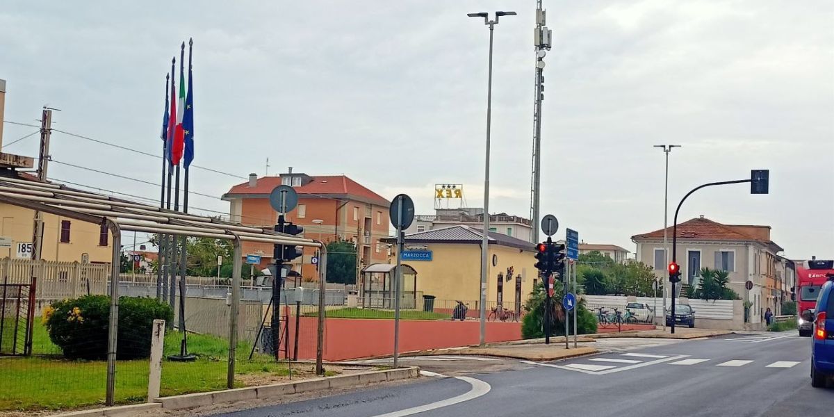 L'antenna per le telecomunicazioni installata a Marzocca di Senigallia