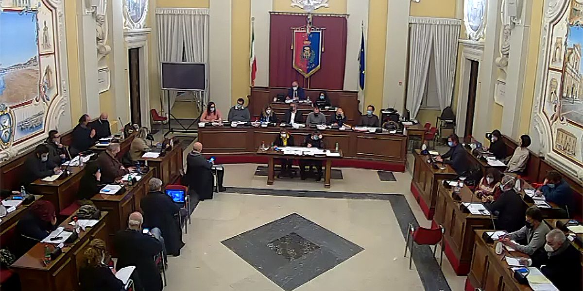 Il consiglio comunale a Senigallia
