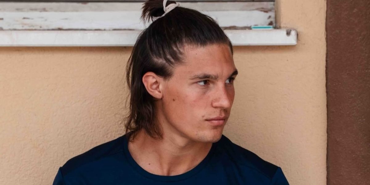 Ares Calcina davanti allo spogliatoio della Vigor Senigallia allo stadio Bianchelli